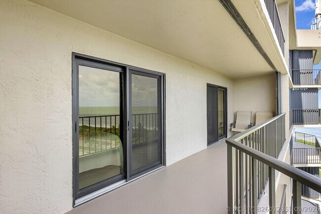 Building Photo - 801 S Ocean Dr