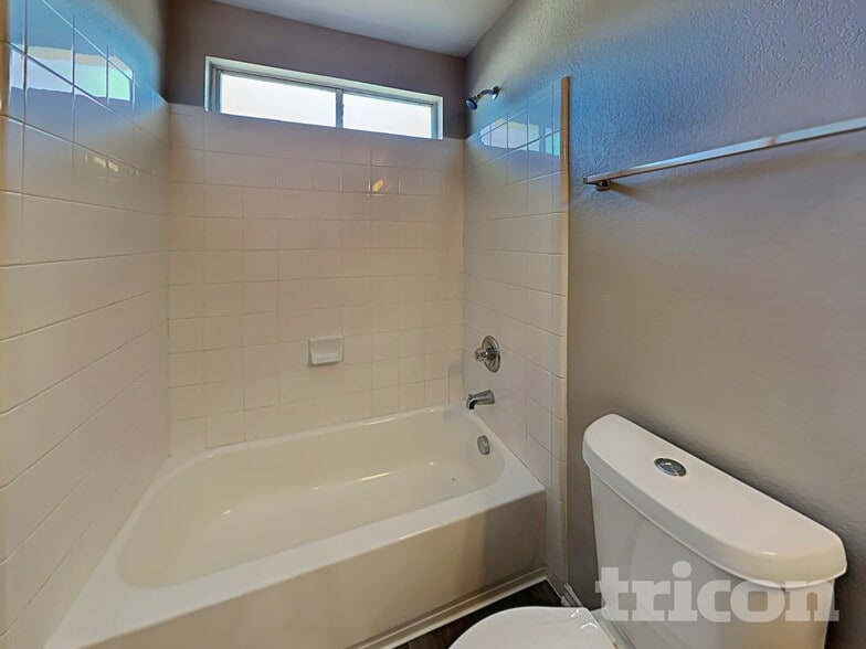 Building Photo - 6546 Benwood Crest