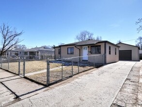 Building Photo - 3 Bedroom House with 2 Car Garage/Workshop