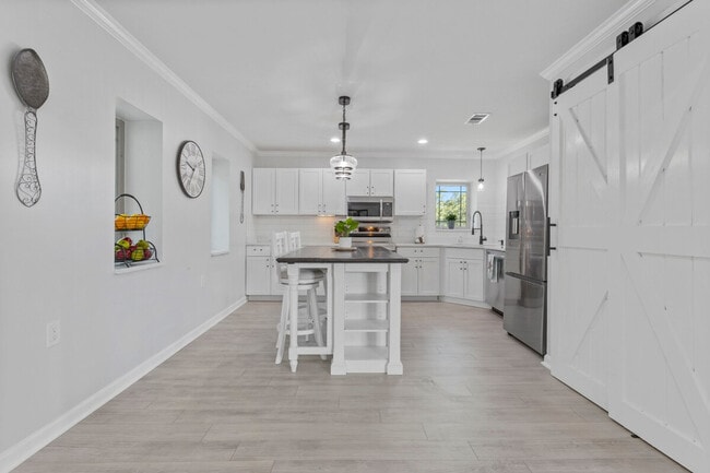 Building Photo - 139 Brady Dr