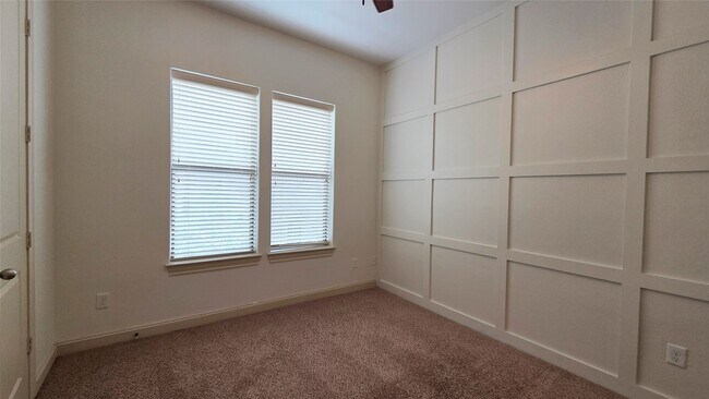 Building Photo - 5321 Inker St