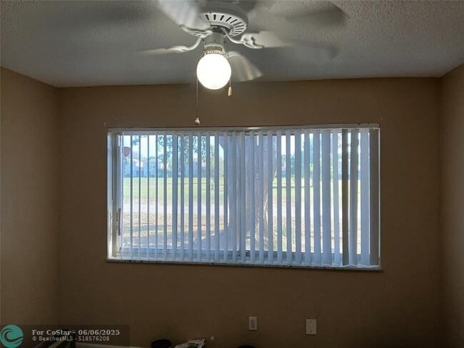 Building Photo - 9616 Oakburst Ln