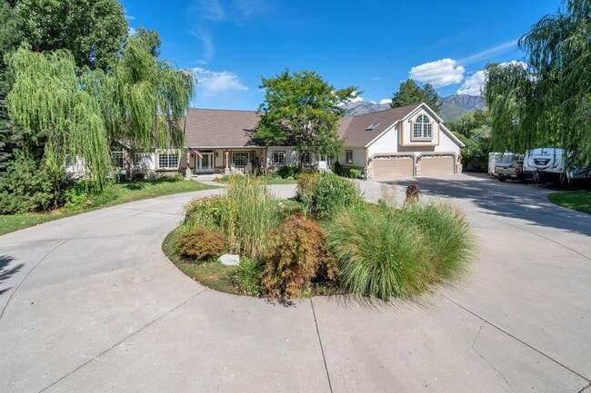 Building Photo - Immaculate Home for rent in gated cul-de-sac!
