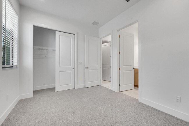 Building Photo - 13908 Vivant Dr