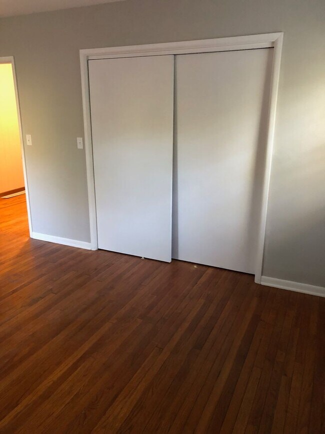 Building Photo - Newly renovated 4BR/2BA home, across from IU Stadium and Golf Course!