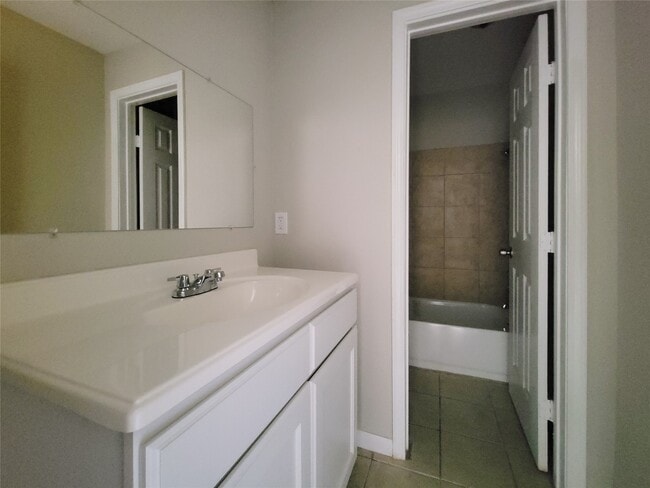 Building Photo - 3206 Lobit Dr