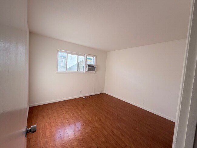 Building Photo - 879 Bing Dr