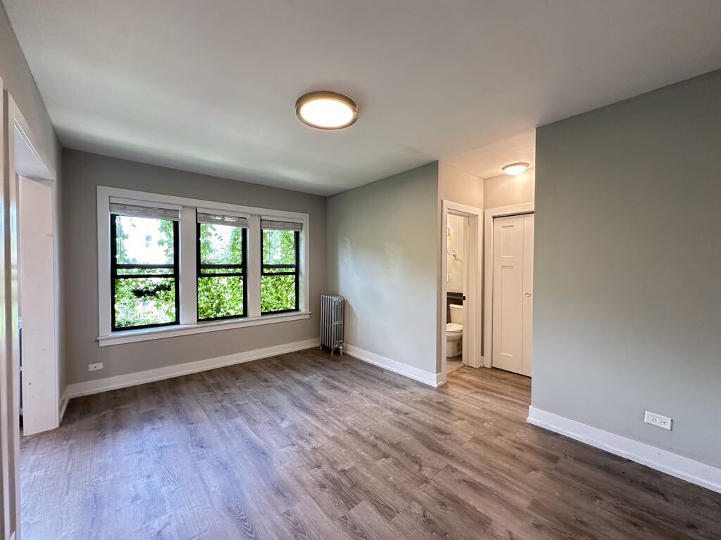Building Photo - 4644 N Paulina St
