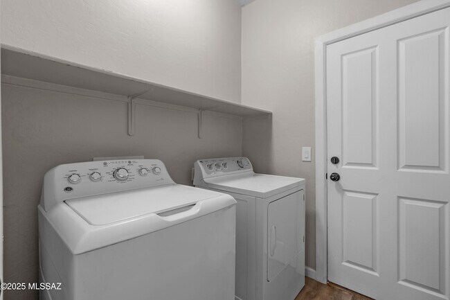 Building Photo - 12708 N Rodeo Land