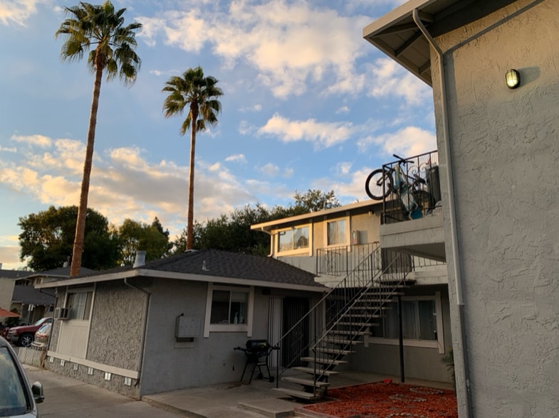 Building Photo - 828 Di Fiore Dr
