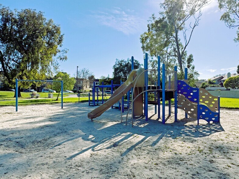 Building Photo - 13 Sage