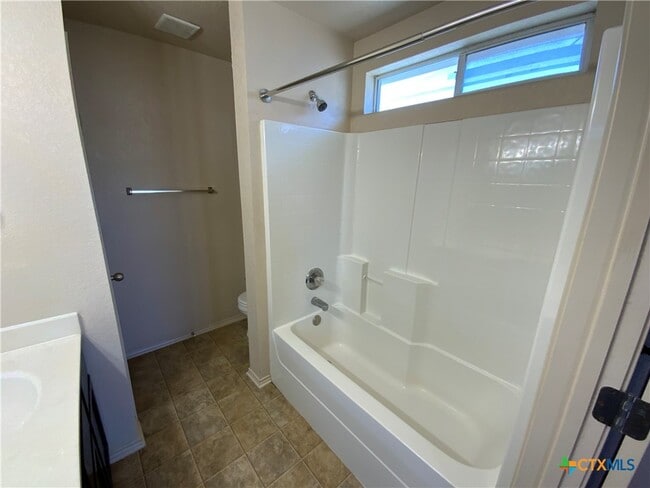 Building Photo - 2212 Bellmont