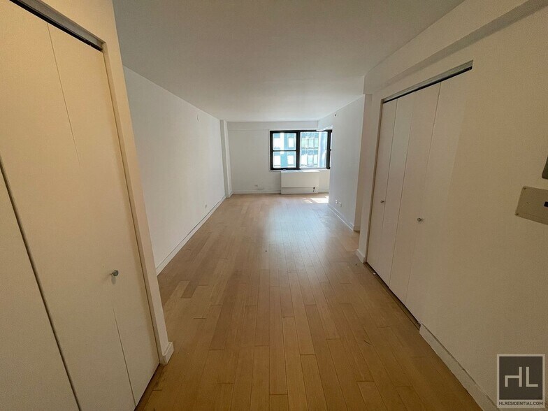 Primary Photo - East 39th Street