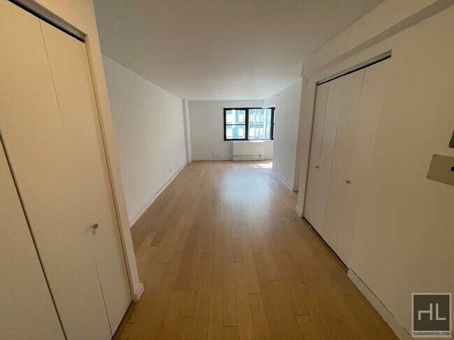 Primary Photo - East 39th Street