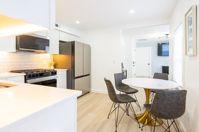 Building Photo - 42 White St Pl