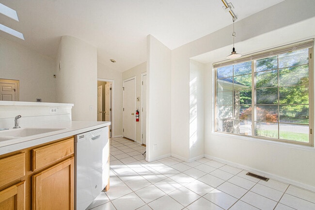 Building Photo - 4058 Boulder Pond Dr