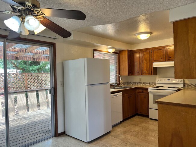 Building Photo - 38355-38385 Weirich Dr