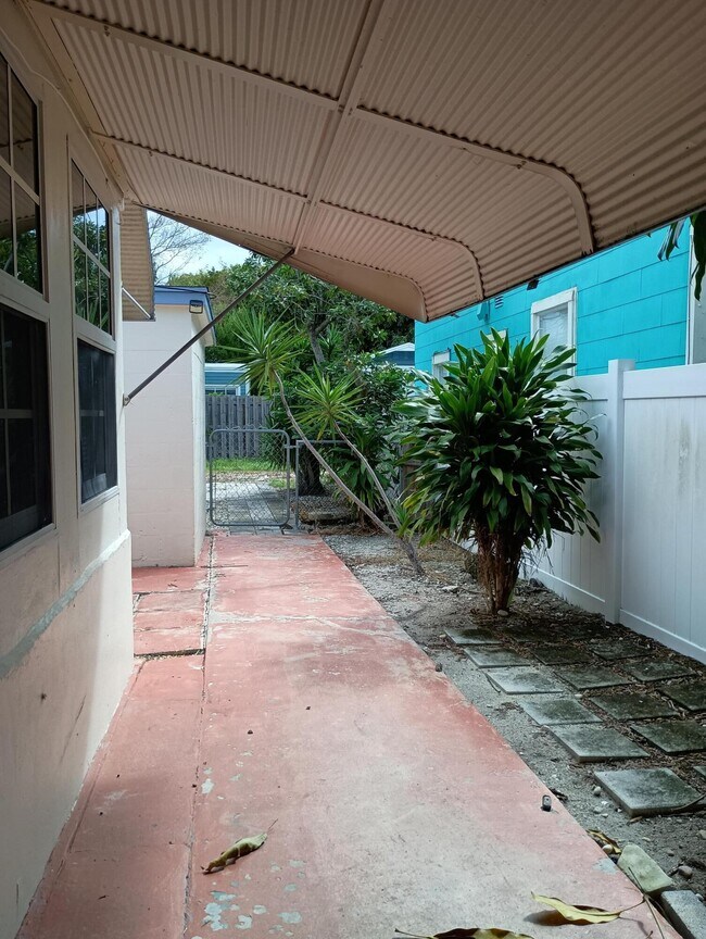 Building Photo - 622 N L St