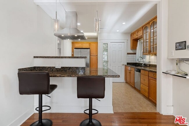 Building Photo - 1537 Cabrillo Ave