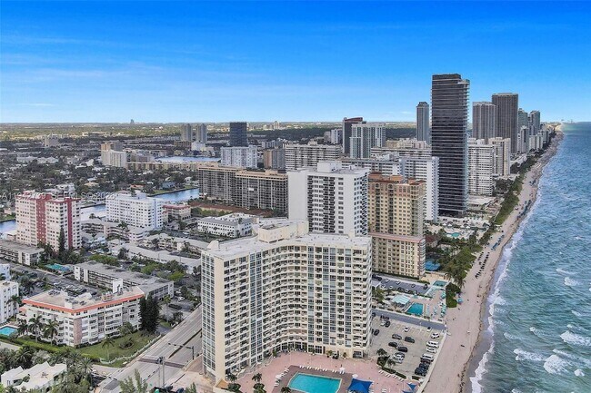 Building Photo - 3140 S Ocean Dr