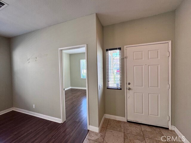 Building Photo - 30997 Oakhill Dr