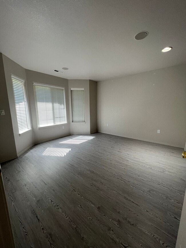 Building Photo - 3 Bedroom, 2 Bathroom Home - Harbor Isles