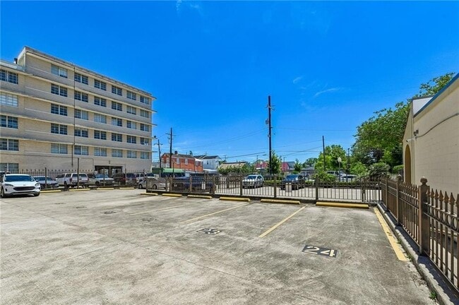 Building Photo - 1224 St Charles Ave