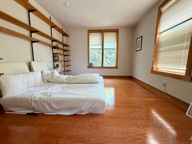 Building Photo - Stunning 4-Bedroom Home Nestled in Spruce Hill! Available in Mid-August!