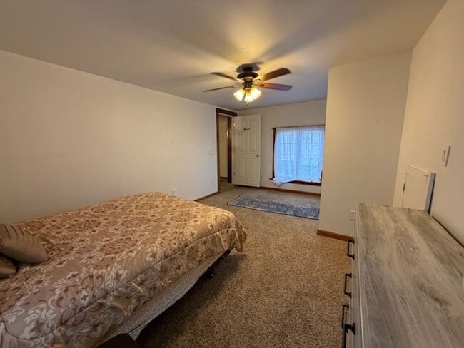 Building Photo - Spacious Three Bedroom, Two Full Bathroom Home with Chef’s Kitchen – Furnished Option Available!