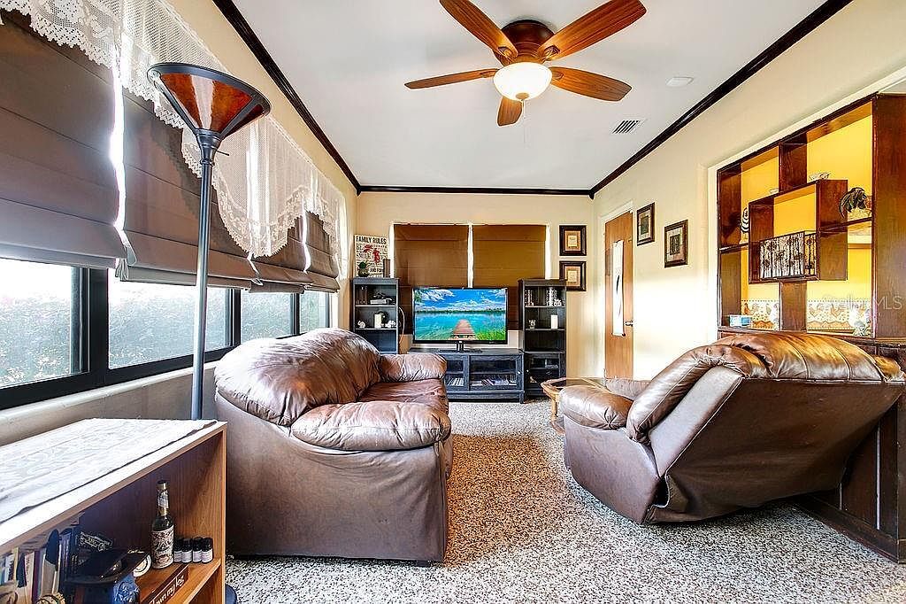 Building Photo - 1721 Montcalm St