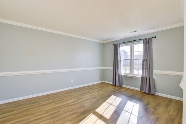 Building Photo - 214 Jouster Way