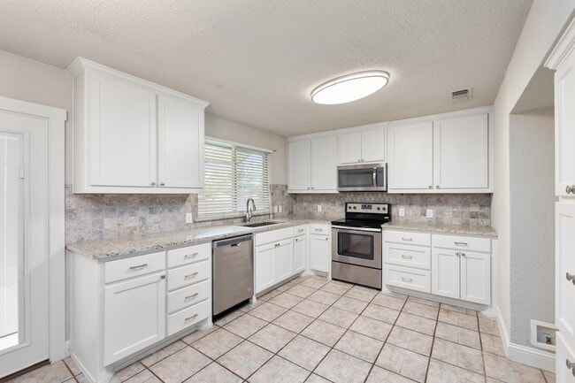 Building Photo - 6728 Fair Meadows Dr