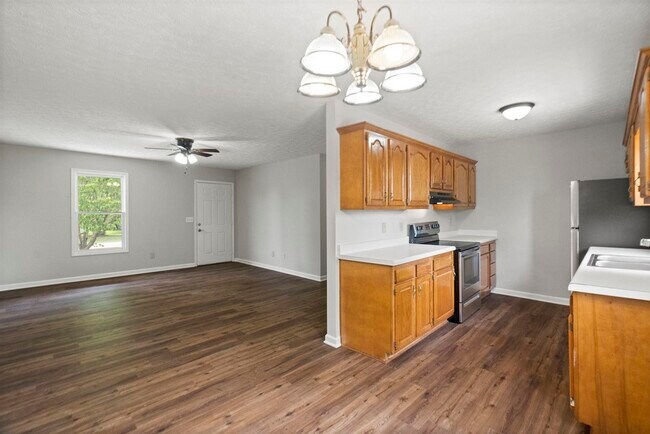 Building Photo - 1204 Derek Dr