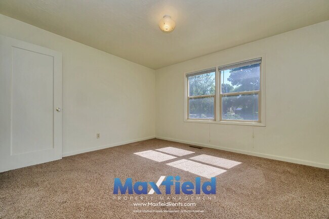 Building Photo - LEASE SPECIAL ! Sugarhouse Bungalow 2 BD 1 BA 1GA - 1500+ sq ft