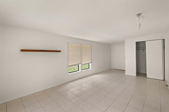 Building Photo - 403 Flournoy Dr