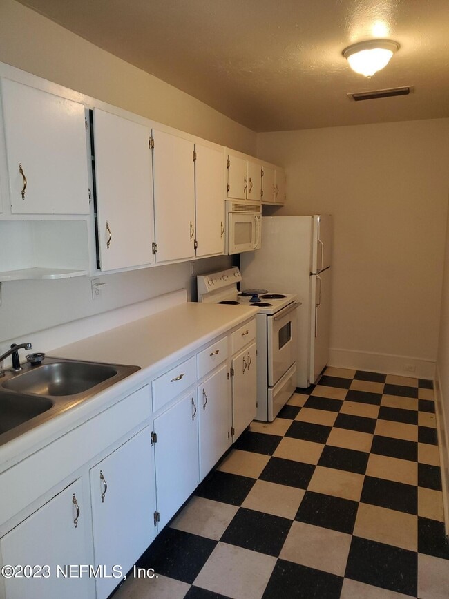 Building Photo - 3218 Herschel St