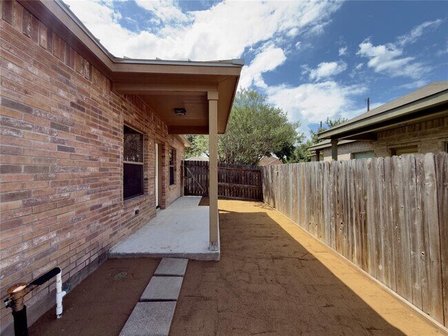 Building Photo - 216 Anne Louise Dr