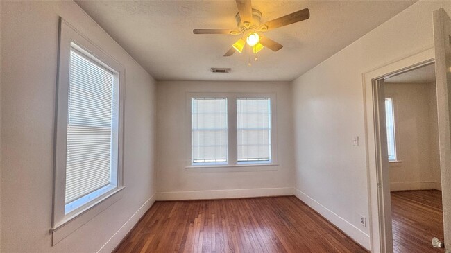 Building Photo - 3902 Dallas St