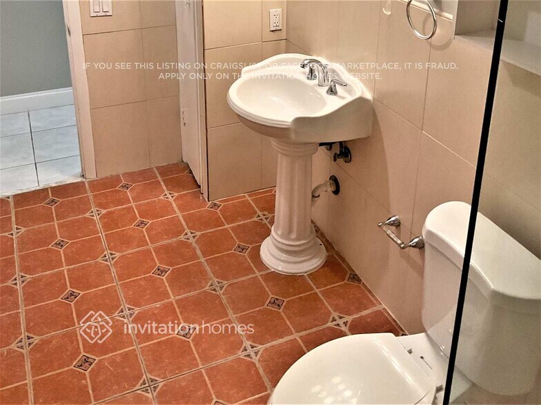 Building Photo - 11600 NW 27th Ct