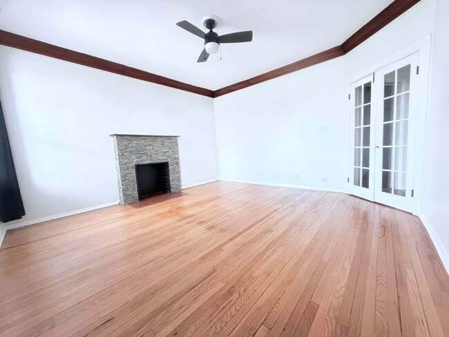 Building Photo - 1509 E 65th St