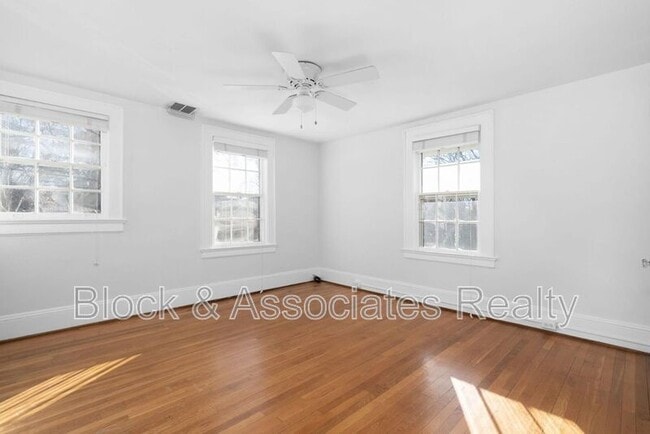 Building Photo - 1807 Sunset Dr