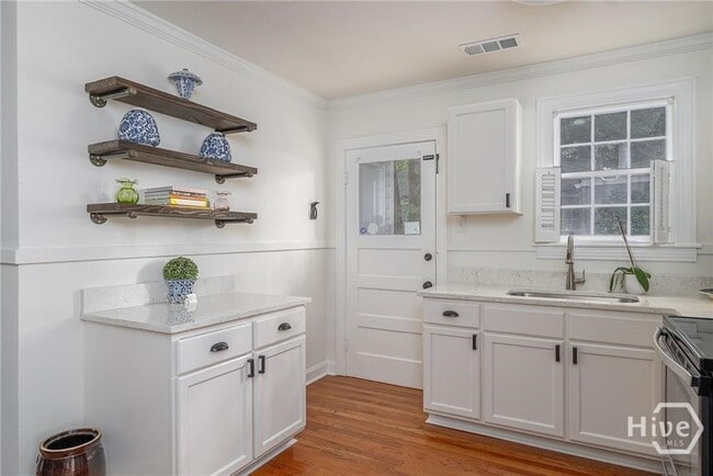 Building Photo - 2220 E 38th St