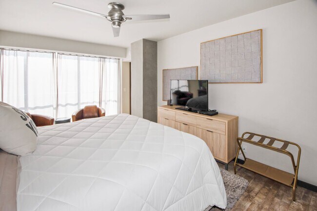 Building Photo - 1810 Avenida Del Mundo