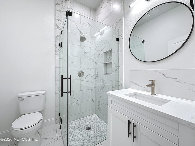 Building Photo - 2121 Broadwater Dr