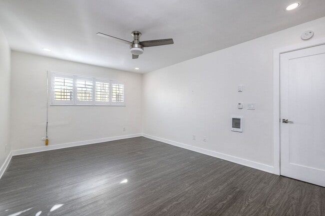 Building Photo - Updated 2-bedroom 2-bath condo in North Park!