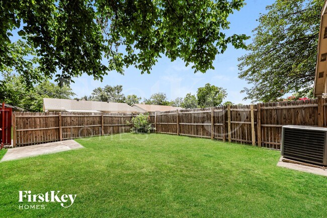 Building Photo - 218 Long Shadow Ln