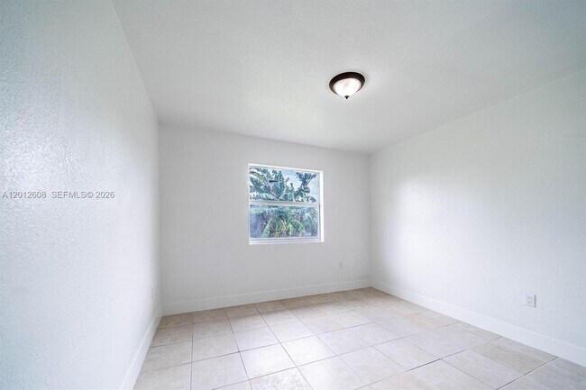 Building Photo - 705 NW 13th Terrace