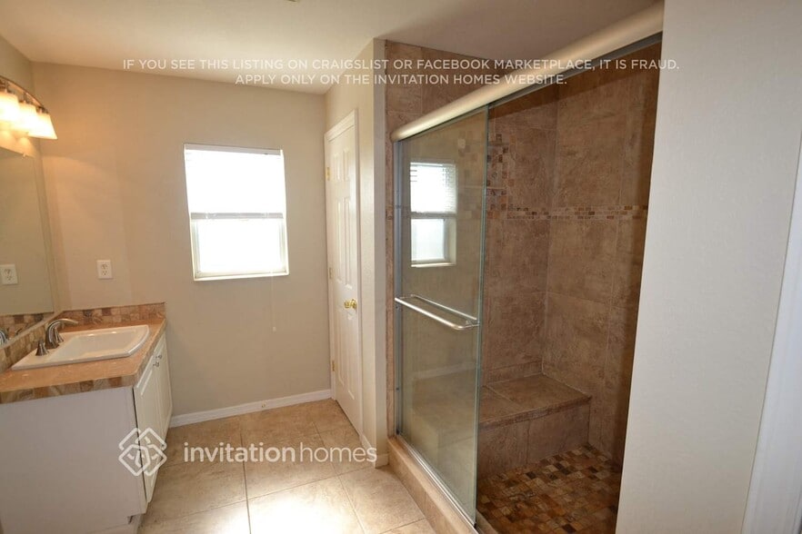 Building Photo - 1601 SW 14th St