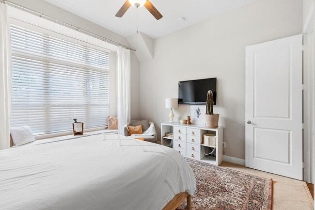 Building Photo - 4520 Del Rey Ave