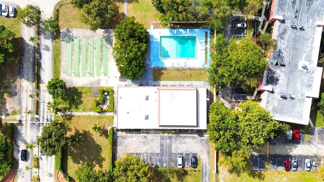 Building Photo - 942 NE 199th St